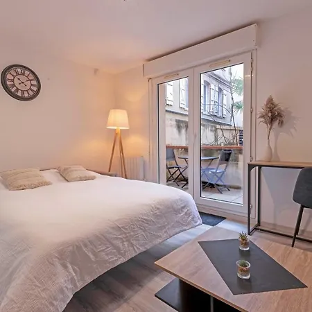 Apartment Bright Studio Located In The Center Of